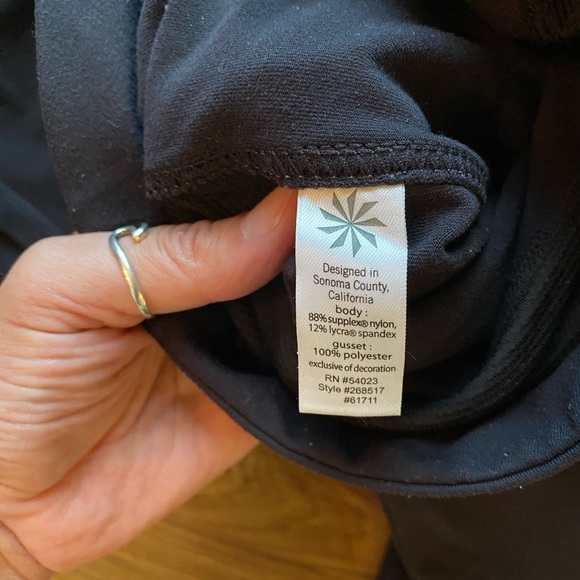 ATHLETA Bettona 2 in 1 Skort Crop Leggings - Medium Tall - Picture 6 of 8